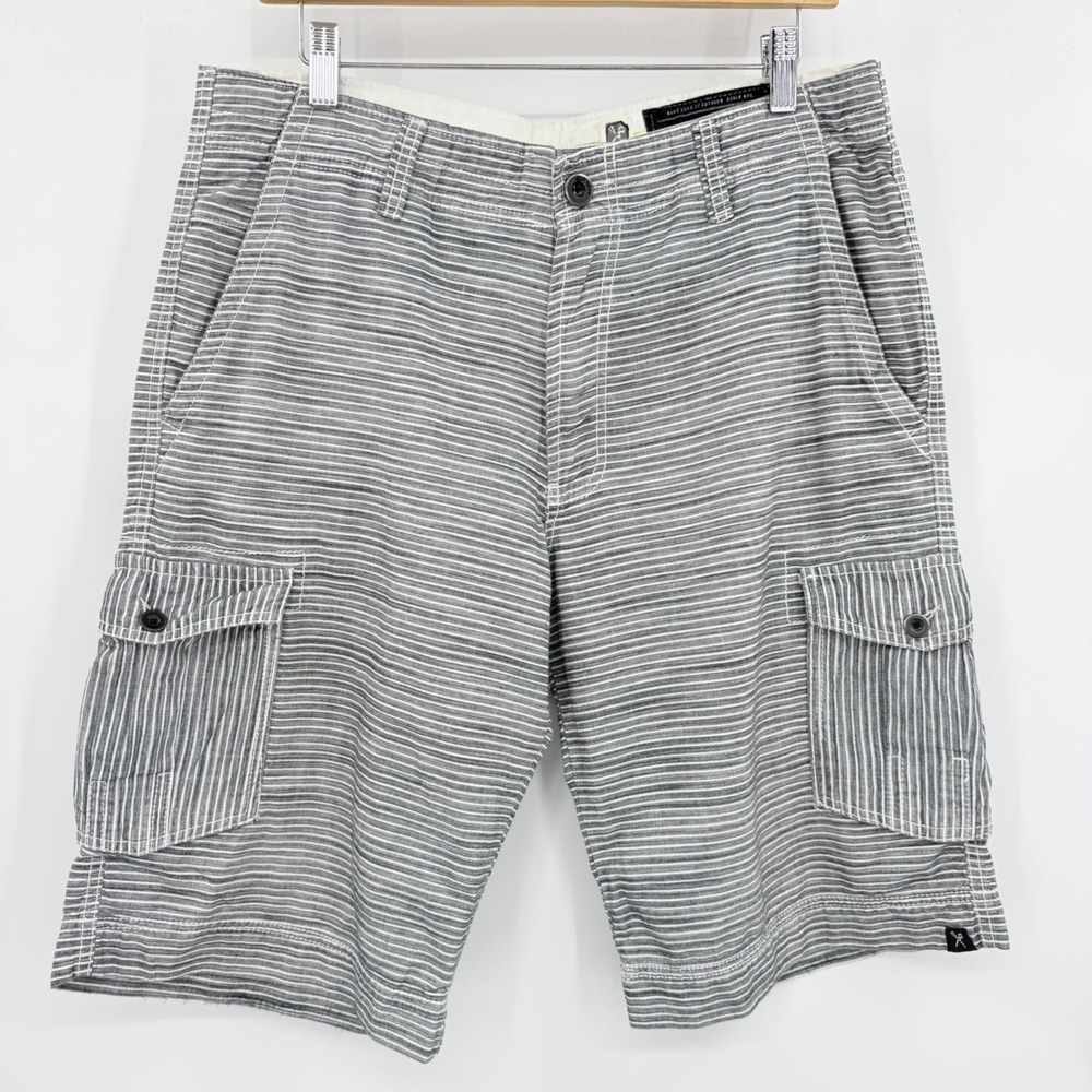 Marc Ecko Cut & Sew Mens Cargo Shorts Grey White Striped Size 32 Denim MFG